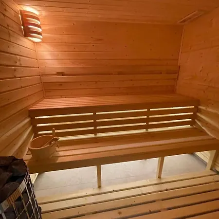 Madlen Kalinowa Sauna Grota Solna דירה