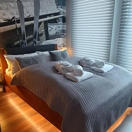 Madlen Kalinowa Sauna Grota Solna 아파트 *