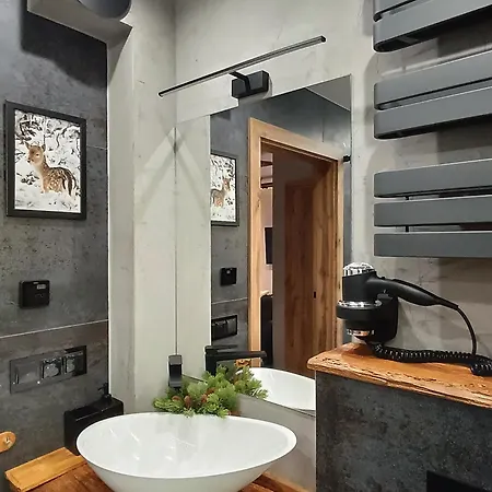 Madlen Kalinowa Sauna Grota Solna 아파트 슈차이르크