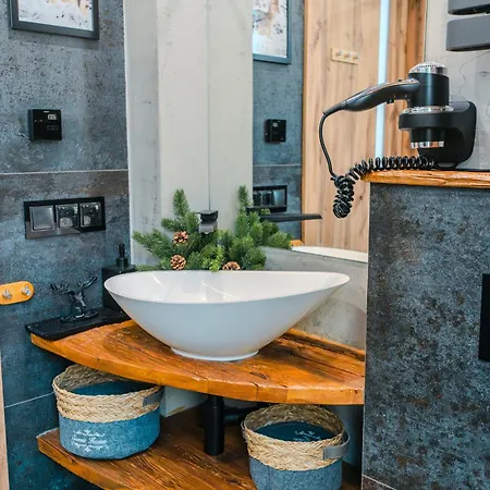 Madlen Kalinowa Sauna Grota Solna 아파트