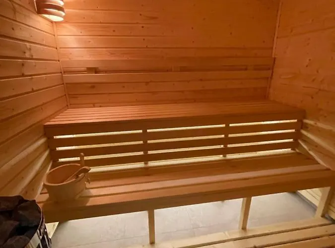 Madlen Kalinowa Sauna Grota Solna 아파트
