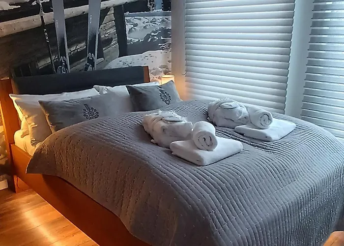 Madlen Kalinowa Sauna Grota Solna 아파트 *